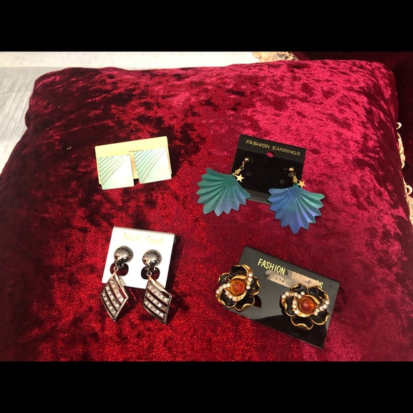4 Different style earrings - Picture 6 of 6